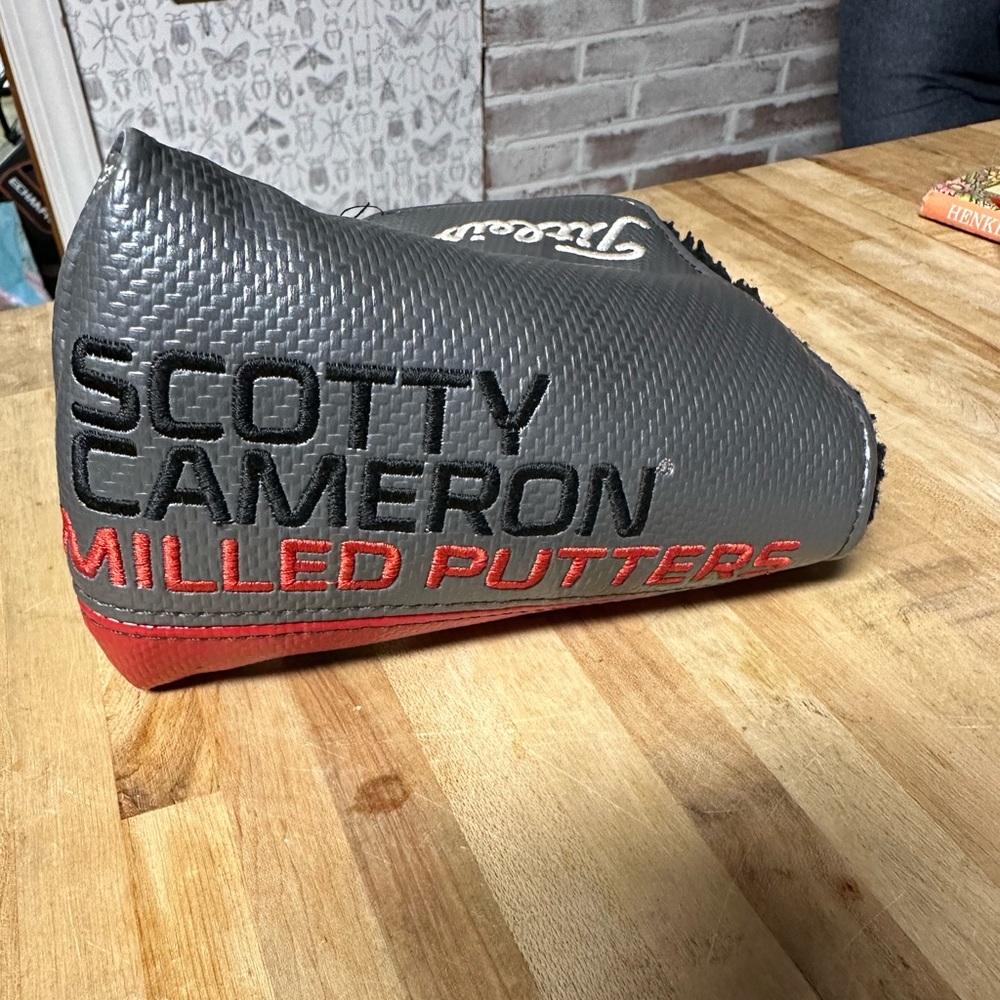 Scotty Cameron 2 toned head cover